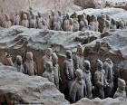 Toprak Askerler Qin Shi Huang, ilk Çin İmparatoru orduları temsil eden pişmiş toprak heykeller oluşur